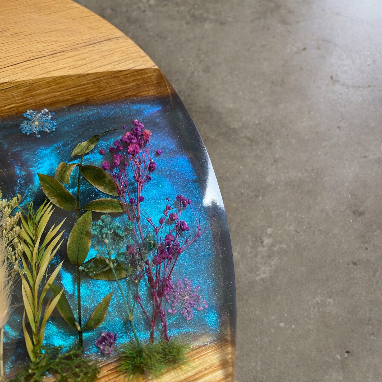 A zoomed-in look at the intricate dried flower details, set against the shifting hues of the chameleon epoxy resin.