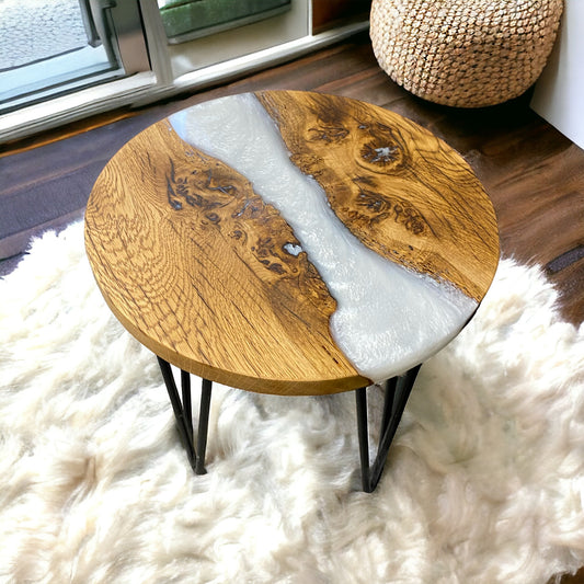 A right-side angle of the oak and resin end table, highlighting the seamless blend of dark oak with crisp white resin.